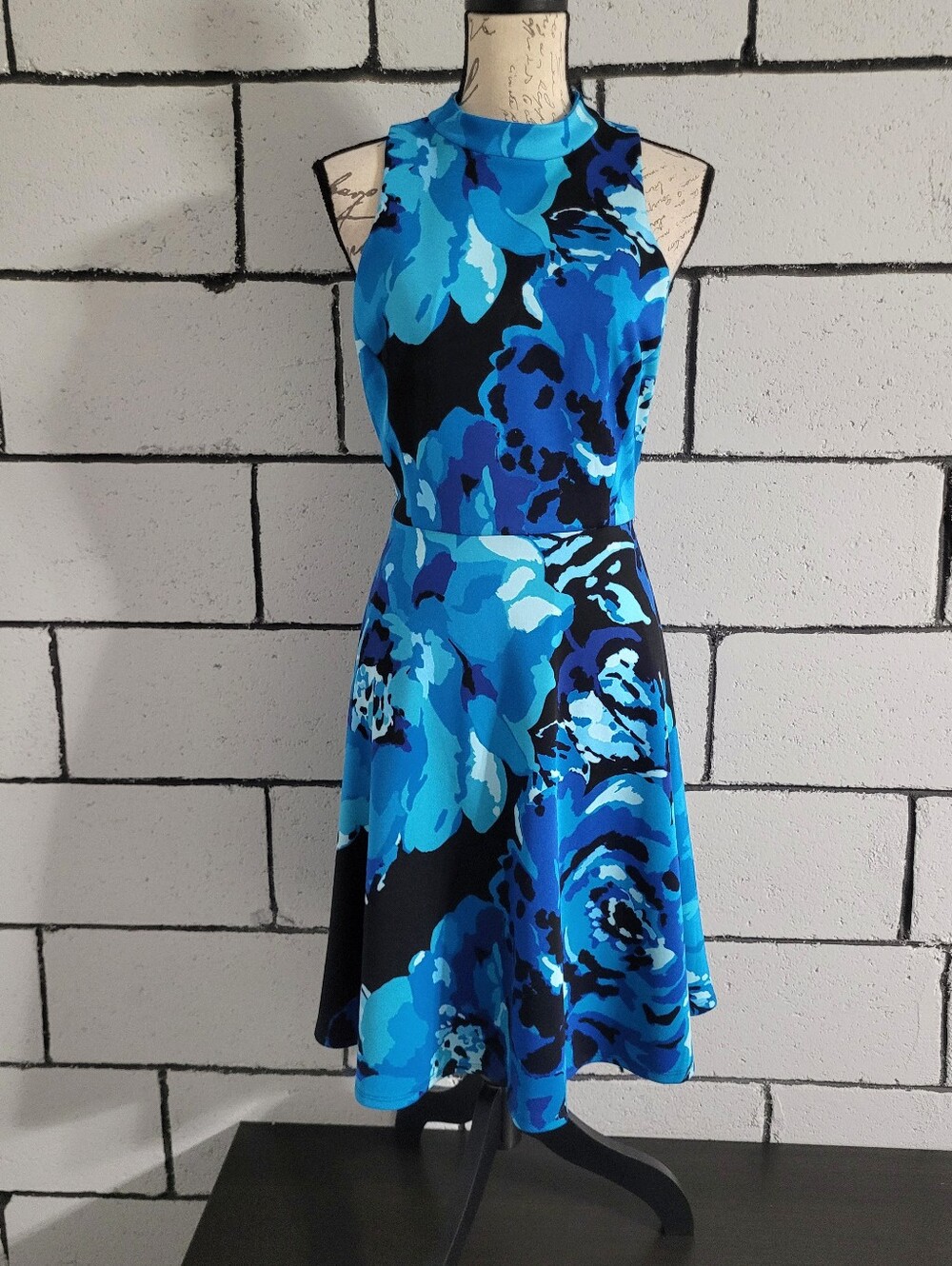BUNDLE SALE! White House Black Market Blue Floral Fit-and-Flare Dress Sz 6